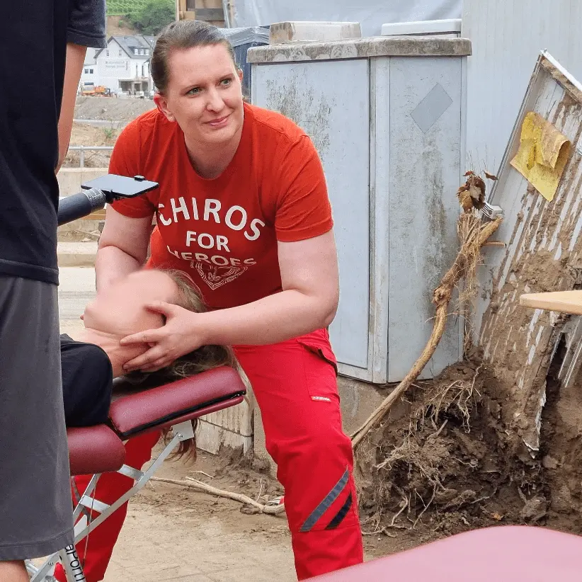 Sandy Passura und die Chiros For Heroes helfen Helfern in Mayschoß im Ahrtal